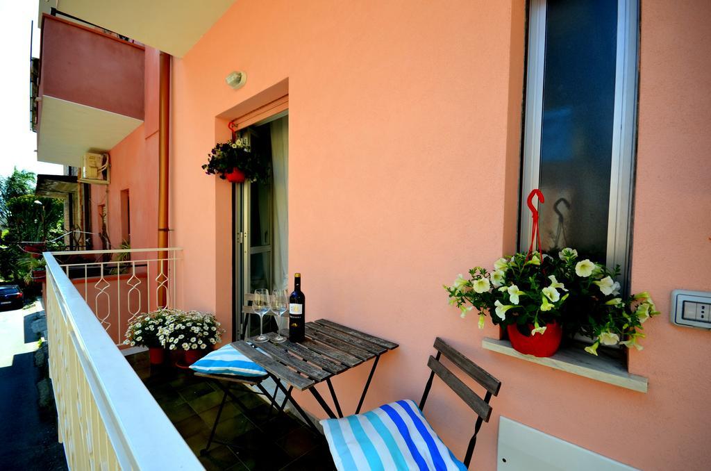 Naxos Sea Holiday Apartments Giardini Naxos Kültér fotó